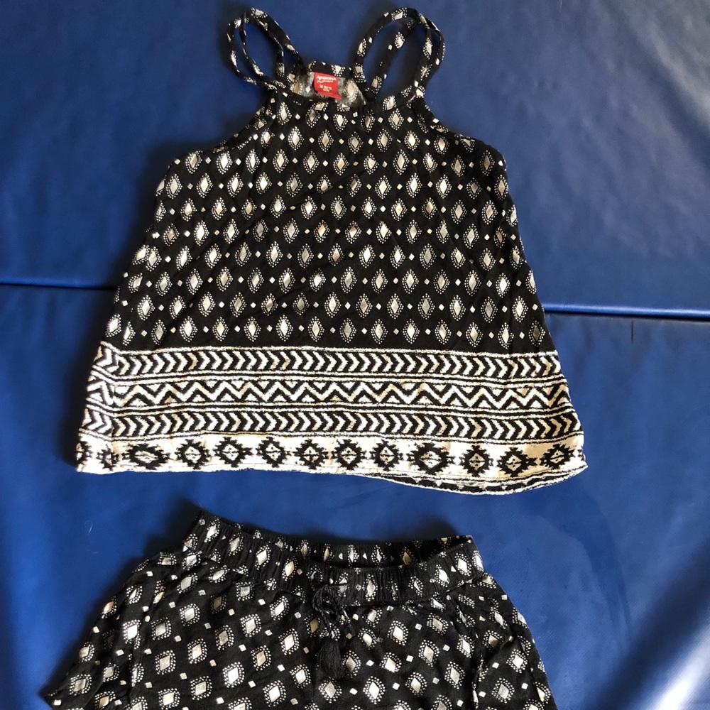 Black & White outfit. Arizona brand.